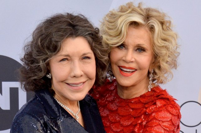 'Grace and Frankie': Jane Fonda, Lily Tomlin drink margaritas in Season 7 photos