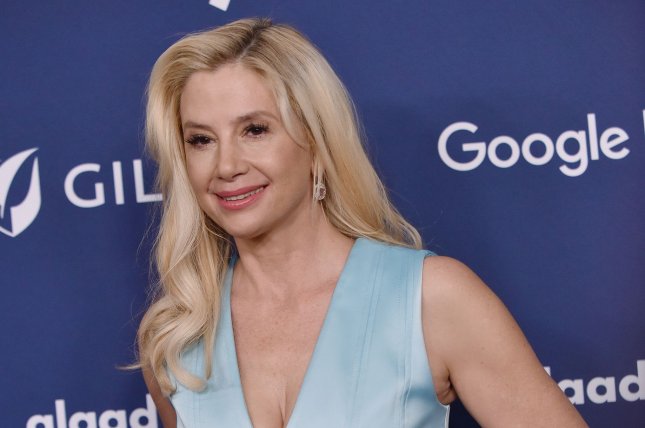 Mira Sorvino has wanted 'Romy and Michele' sequel for 'forever'