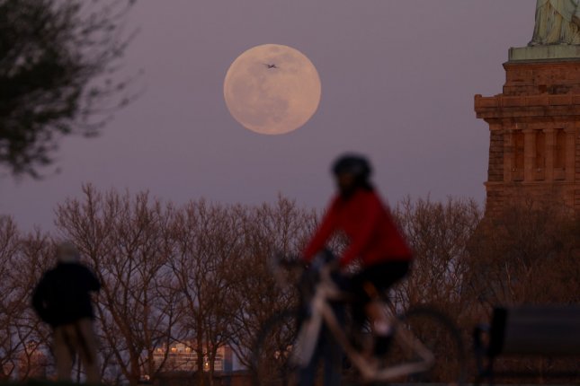 Moon to align with 4 planets in early morning sky before end of April