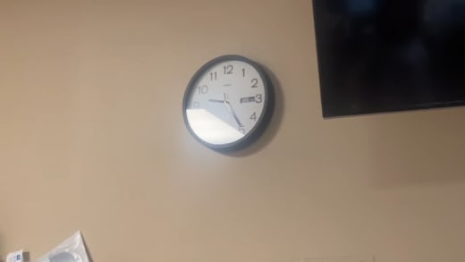 Jed Duggar cannot read this clock