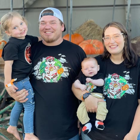 Lauryn Shannon and Josh Efird with Ella and Bentley