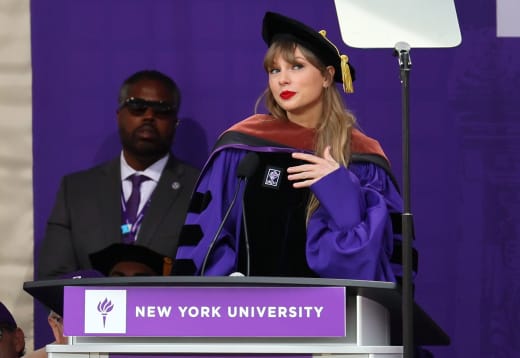 Taylor Swift Graduates