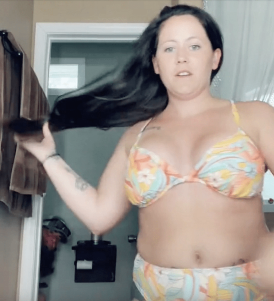 Jenelle Evans Tries on Bikinis While David Eason Poops In the Same Room In Bizarre Video