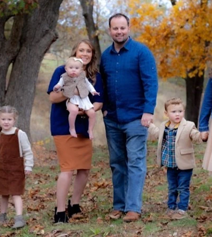 Josh and Anna Duggar and Fam