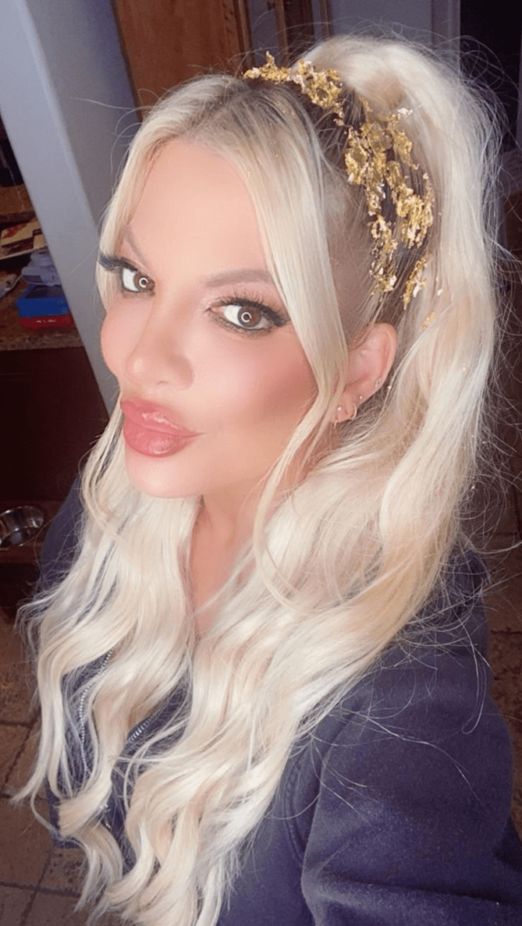 Tori Spelling with the Gold Flakes