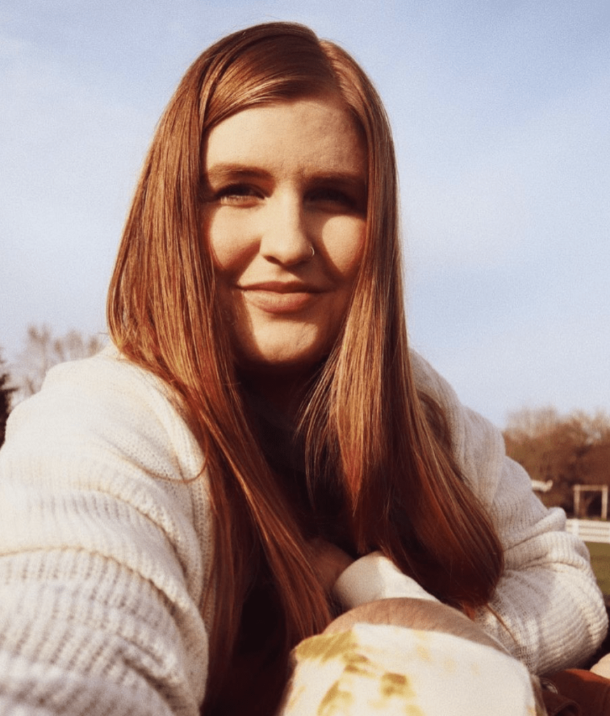 Isabel Roloff Breastfeeds