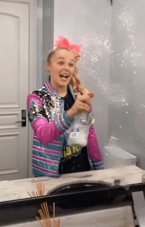 JoJo Siwa STUNS Fans with Unrecognizable Transformation!