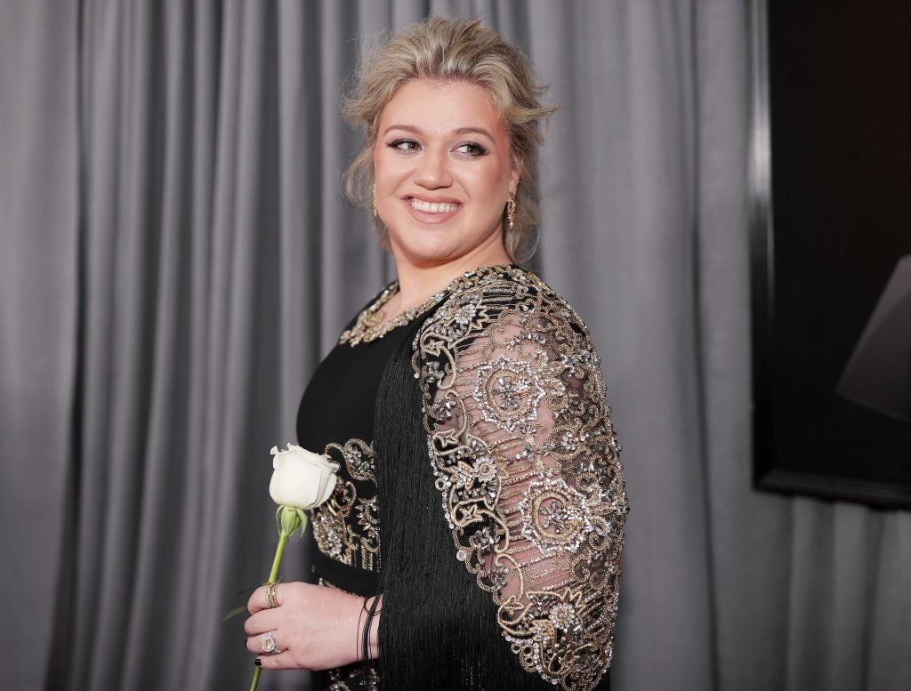 Kelly Clarkson with a White Rose