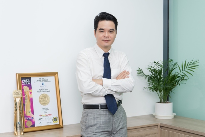 Edupia founder Tran Duc Hung standing against a desk