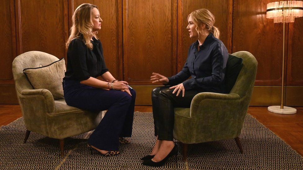 Laura Kuenssberg (l) and Kate Winslet