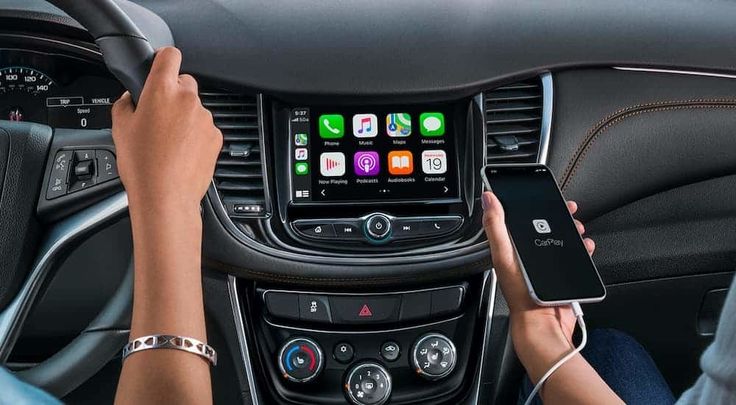 2021 Chevorlet Trax carplay software display inside the dash of the car