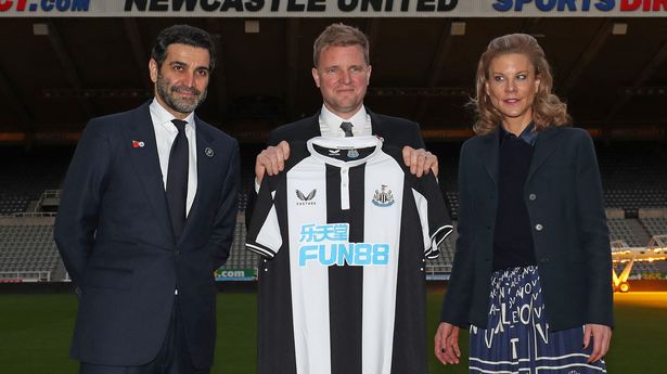 Newcastle United director Amanda Staveley (right), her husband Mehrdad Ghodoussi (left) pose with Newcastle United manager Eddie Howe