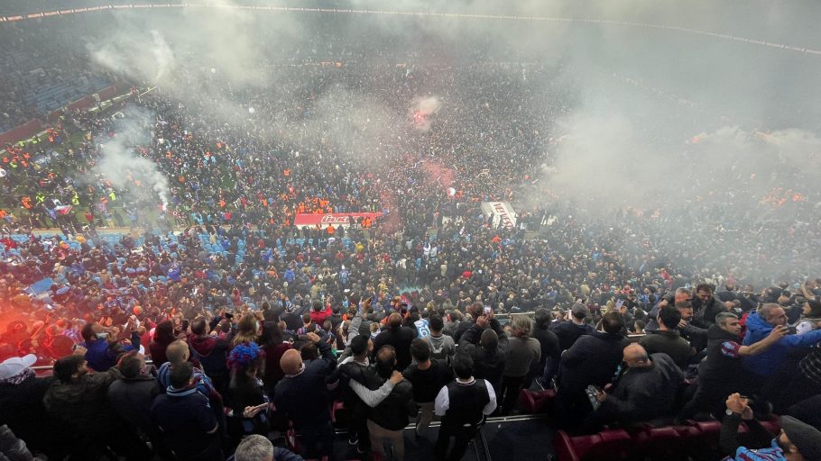 Fireworks, a mass pitch invasion & Marek Hamsik dancing with fans: The best videos as Trabzonspor win Turkish Super Lig