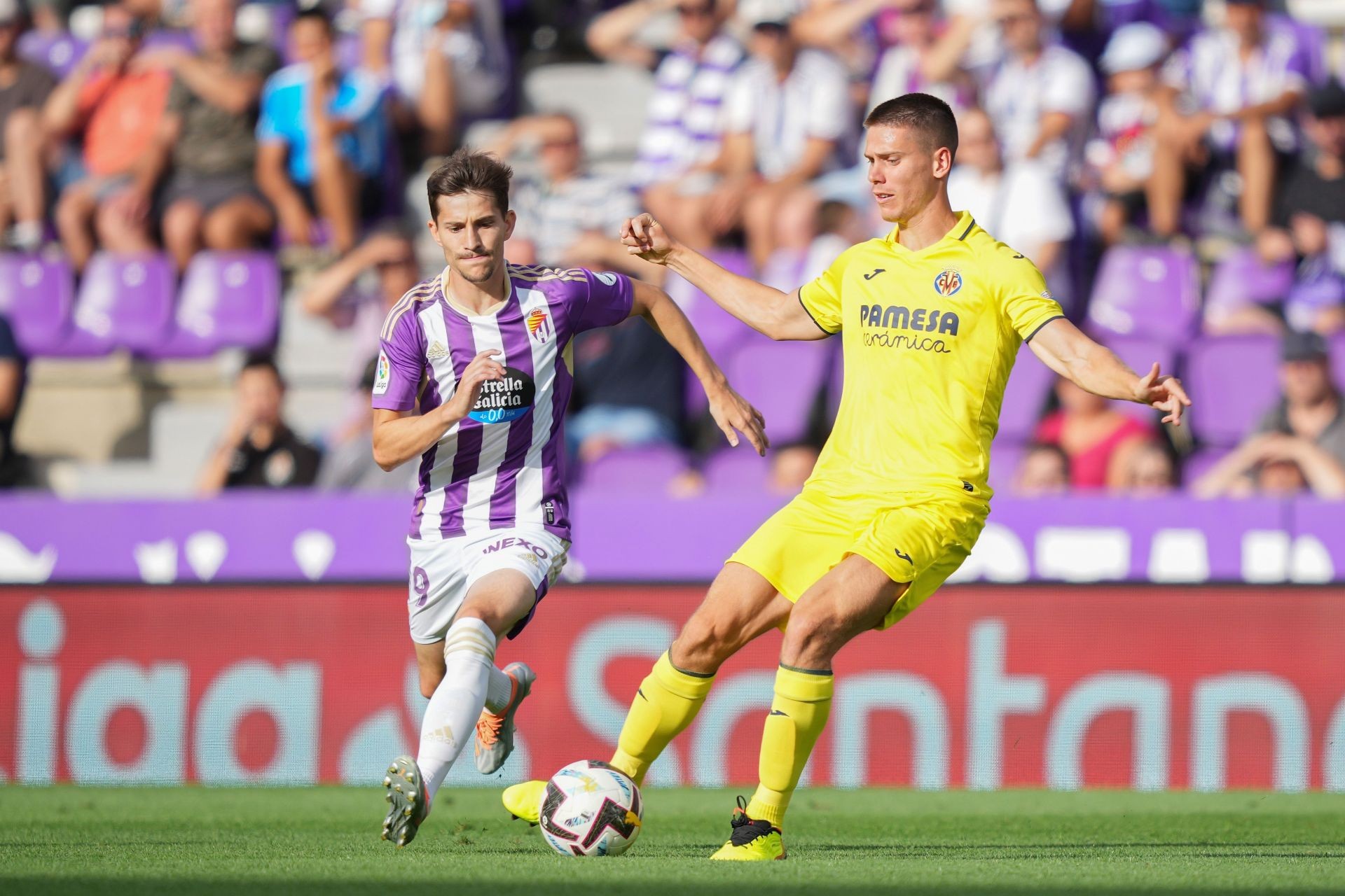 Foyth (right) had been on Barca&#039;s radar