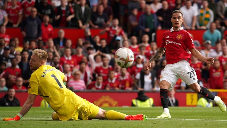 Manchester United&#39;s Antony scores his side&#39;s opening goal