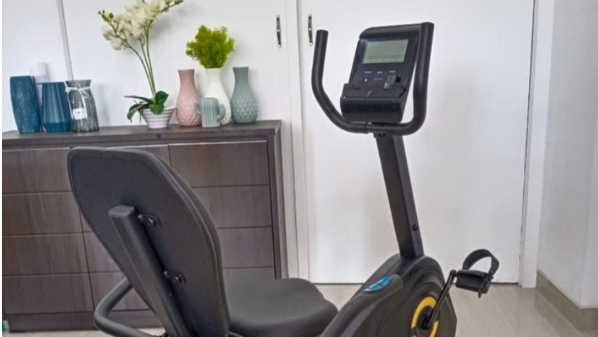 A recumbent bike makes an excellent home workout equipment. (Photo via Instagram/alatfitnessrumahanmurah)