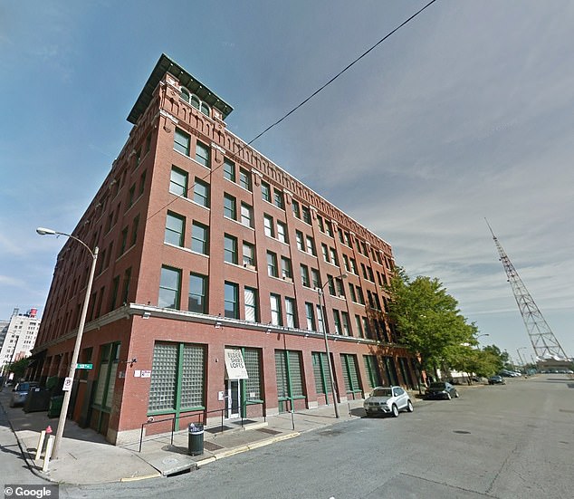 Elder Shirt Lofts in downtown St Louis hasÂ a pool and spa, plus its own wine bar, gym and an entertainment decking area