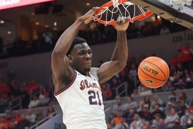 March Madness: No. 4 seed Illinois holds off upset-minded Chattanooga