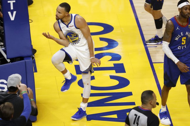 Stephen Curry scores 34 off bench, leads Warriors over Nuggets in Game 2