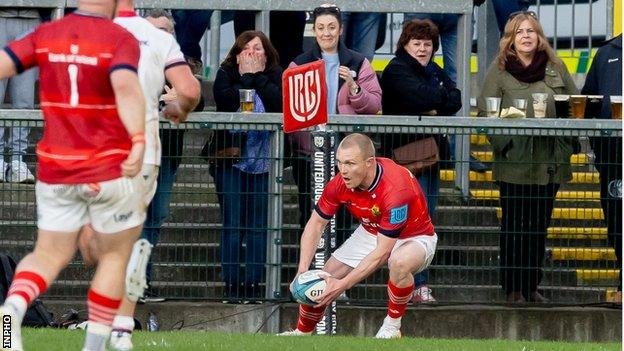 Keith Earls scores Munster's second try against Ulster