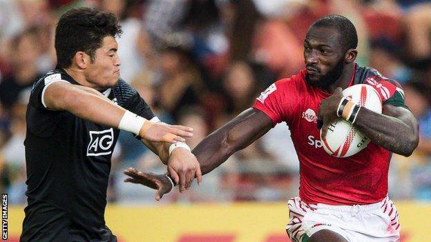 Dennis Ombachi (right) in action for Kenya Sevens