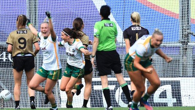 Meath players react to Niamh O'Sullivan's goal