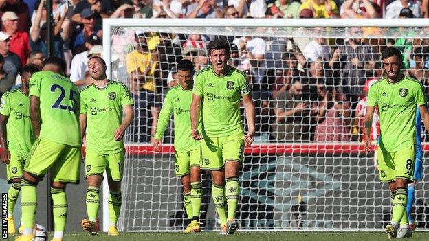 United players look dejected after a Brentford goal