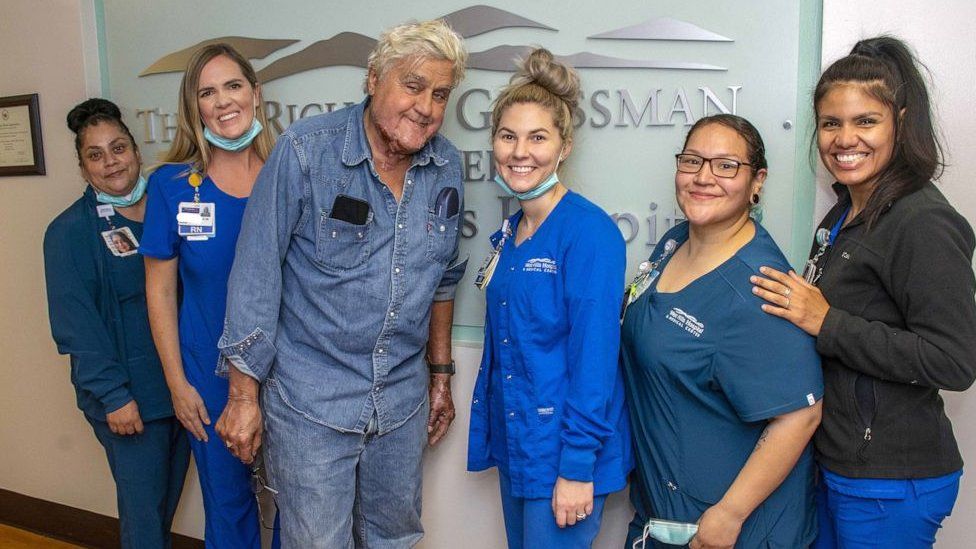 Jay Leno poses with staff at the Grossman Burn Center