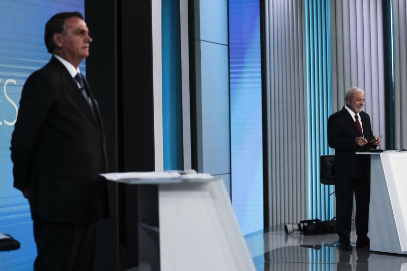 Brazilian President Jair Bolsonaro (L) left Brazil on Friday ahead of the inauguration of his successor, Luiz Inacio Lula da Silva (R). File Photo by Antonio Lacerda/EPA-EFE