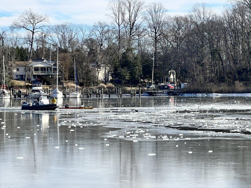 A small plane crashed into Beards Creek, located in Edgewater, Md., shortly before 10:30 a.m. Monday. Photo courtesy of Anne Arundel County Fire Department/<a href="https://twitter.com/AACoFD/status/1607415490544275457?s=20&amp;t=5W56CO-j7q9j09V6TLGv8g">Twitter</a>