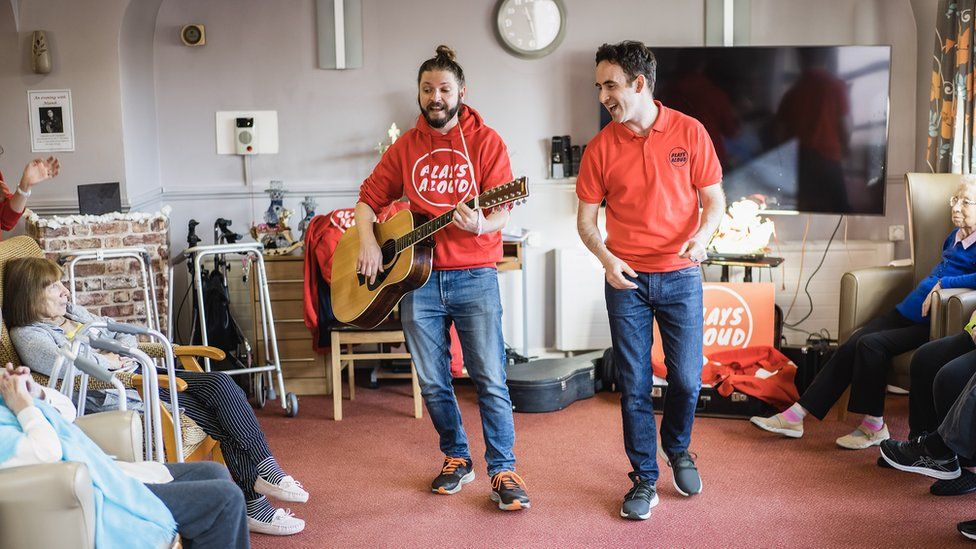 Plays Aloud performing in a care home