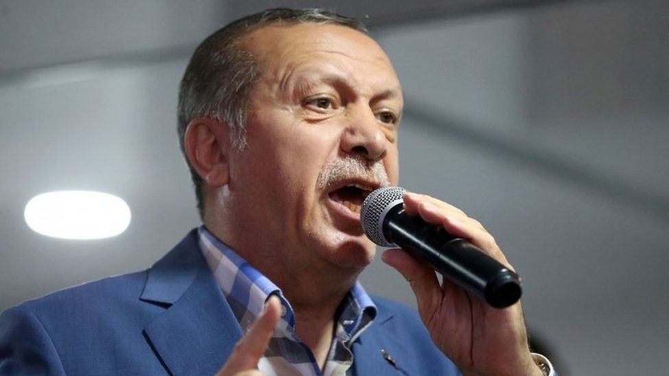 Turkish President Recep Tayyip Erdogan speaks to his supporters in front of his Istanbul residence after the failed coup (16 July 2016)