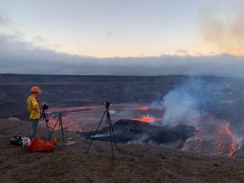 Officials said Hawaii's Kilauea volcano began erupting at around 4:30 p.m. Thursday. Photo courtesy of USGS Volcanoes/<a href="https://twitter.com/USGSVolcanoes/status/1611210636318461952?s=20&amp;t=_A4UBc82mWNUuT87VPE-6A">Twitter</a>