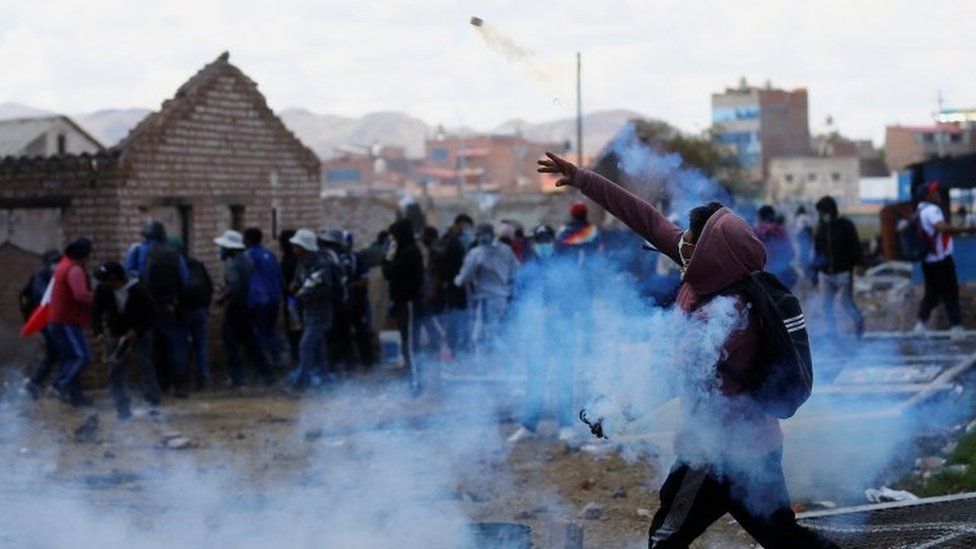 Demonstrators clash with security forces (not seen in photo) in Juliaca, Peru. Photo: 9 January 2023