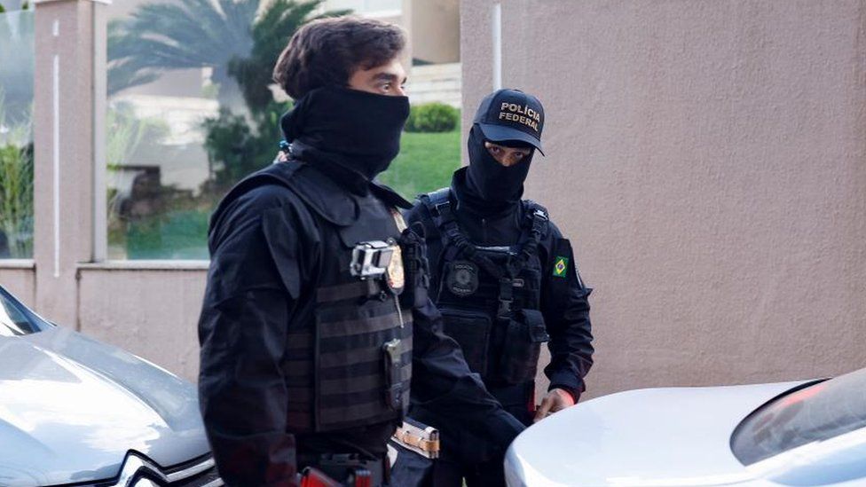 Police officers stand outside former Justice Minister Anderson Torres' house after his arrest was ordered