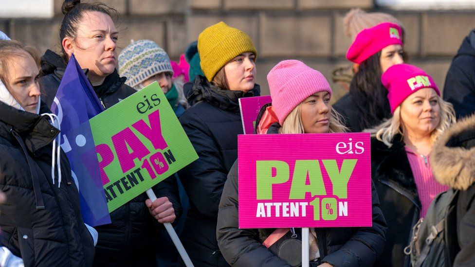 EIS union members on the picket line