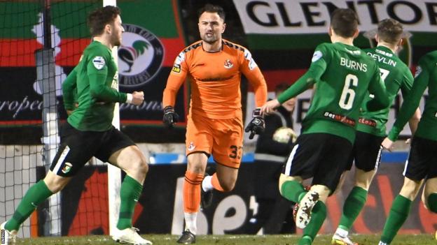 Crusaders were furious that Shay McCartan's opener was allowed to stand as they felt the Glentoran man touched the ball in with his hand