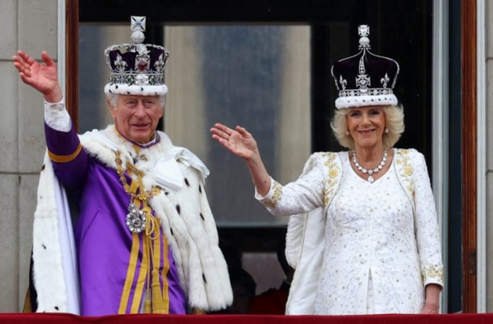 Britain's King Charles and Queen Camilla wave on the Buckingham Palace balcony following their coronation ceremony in London, Britain May 6, 2023. REUTERS/Matthew Childs