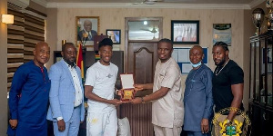 According to Hudson-Odoi, he will collaborate with the government to enhance football in Ghana