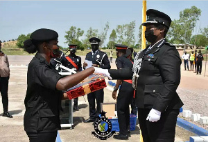 Hannah Arthur (L) is the overall best female police recruit