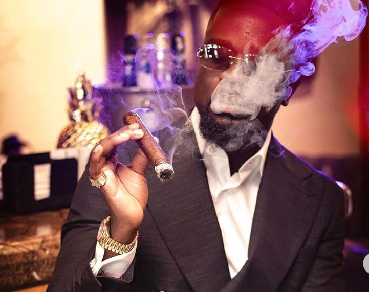 Sarkodie smokes Cigar on birthday 