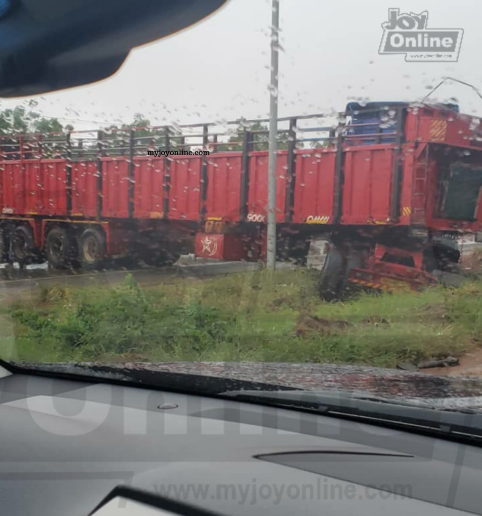 Heavy traffic on Tema motorway as trailer, other cars are involved in an accident