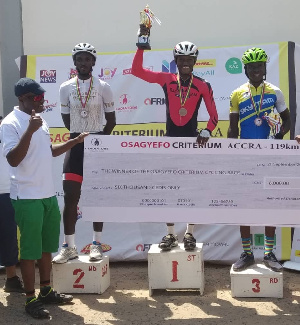 Rahman Abdul Samed displaying his trophy and cash prize