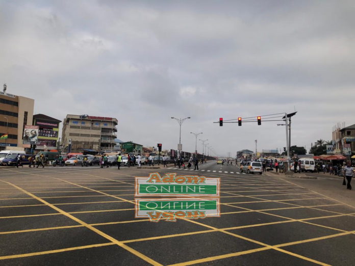 Drivers who usually ply Lapaz (Las Palmas) stretch on the N1 highway from Mallam-Nyamekye junction towards the Accra Mall would recognize that there are no traffic lights prompting them to traffic.