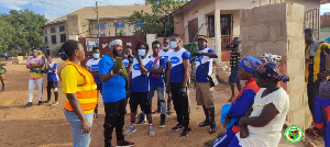 Gasmilla with some of the volunteers