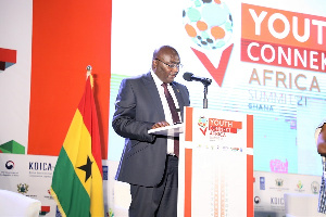 Vice President of Ghana, Dr Mahamudu Bawumia addressing participants