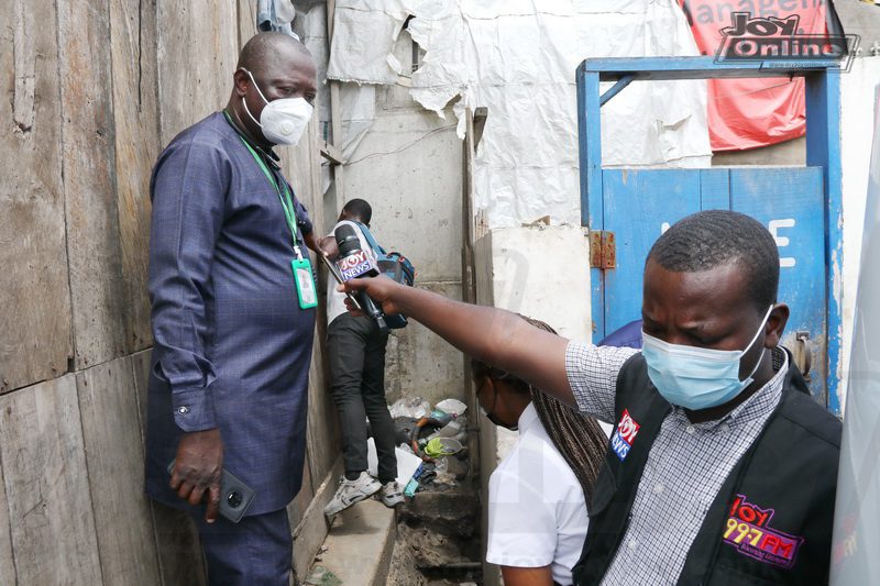 Joycleanghana Photos: AMA Metro Health Inspectors close down smelly public urinals at 'circle station'