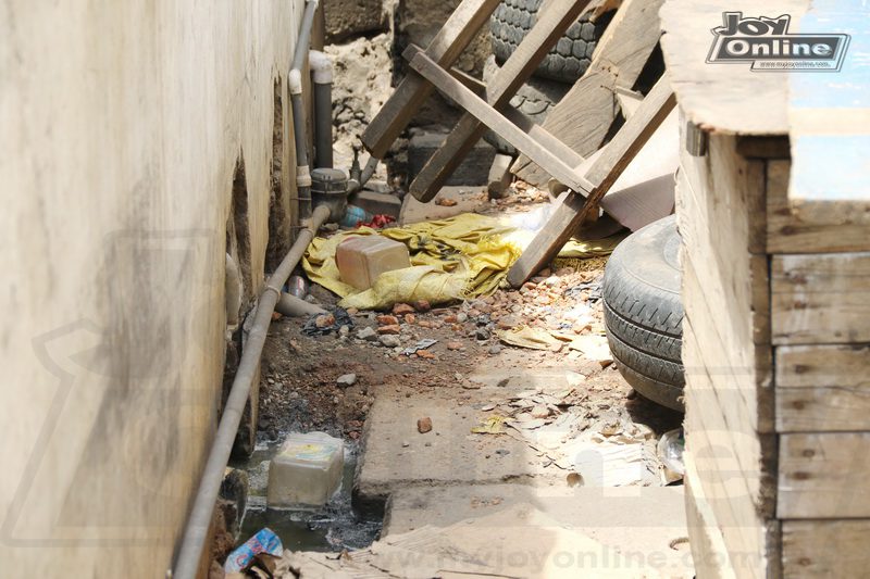 Joycleanghana Photos: AMA Metro Health Inspectors close down smelly public urinals at 'circle station'