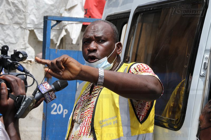 Joycleanghana Photos: AMA Metro Health Inspectors close down smelly public urinals at 'circle station'