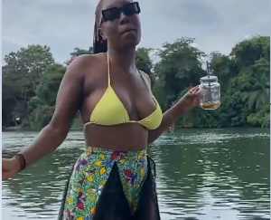 Ghanaian singer, Feli Nuna appears to be having a good time